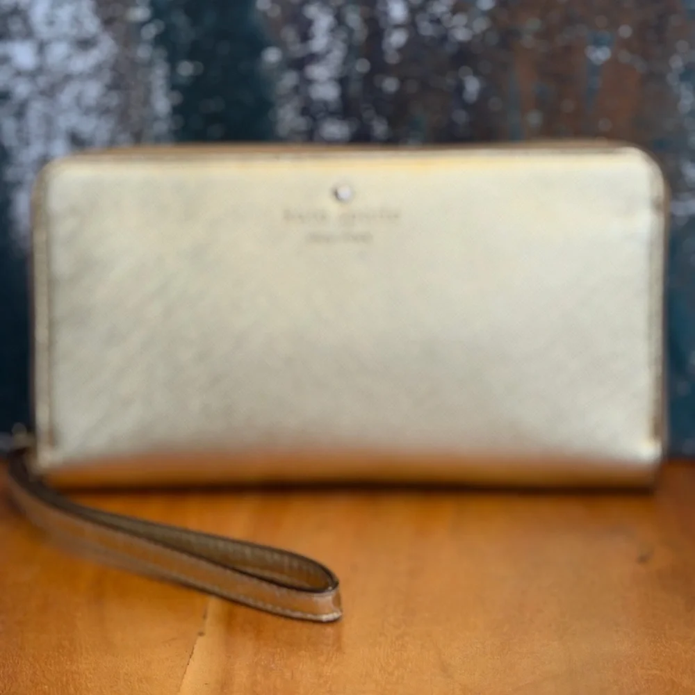 Kate Spade New York Talk Is Chic Saffiano Leather Wallet in Gold‎